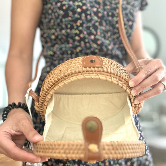 NWT Handwoven artisanal Rattan Round Bag - Picture 4 of 9